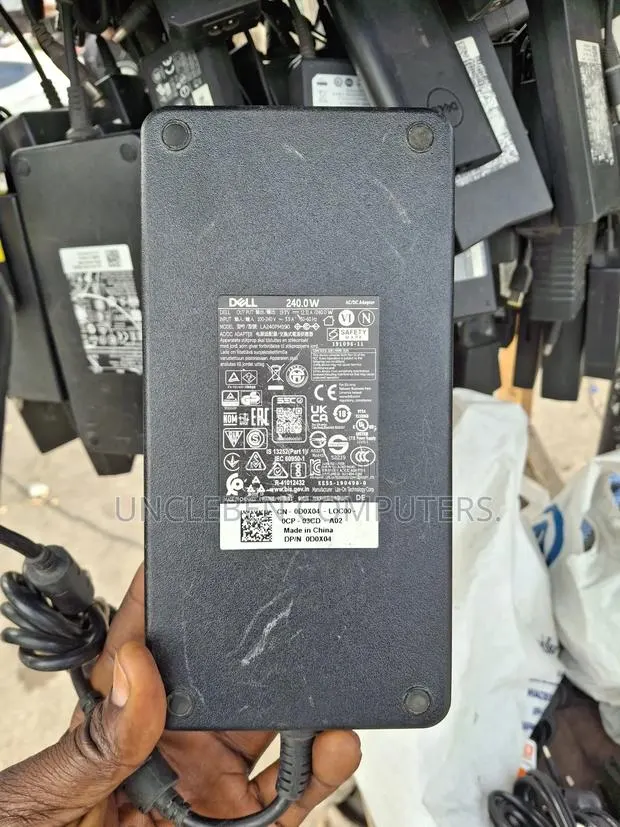 Dell Charger 19.5v 12.31a 240w · Photo 1