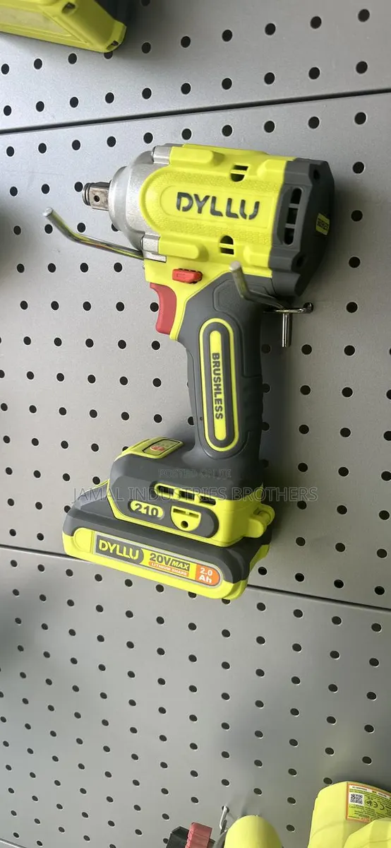 Cordless Brushless Impact Wrench 210N · Photo 1