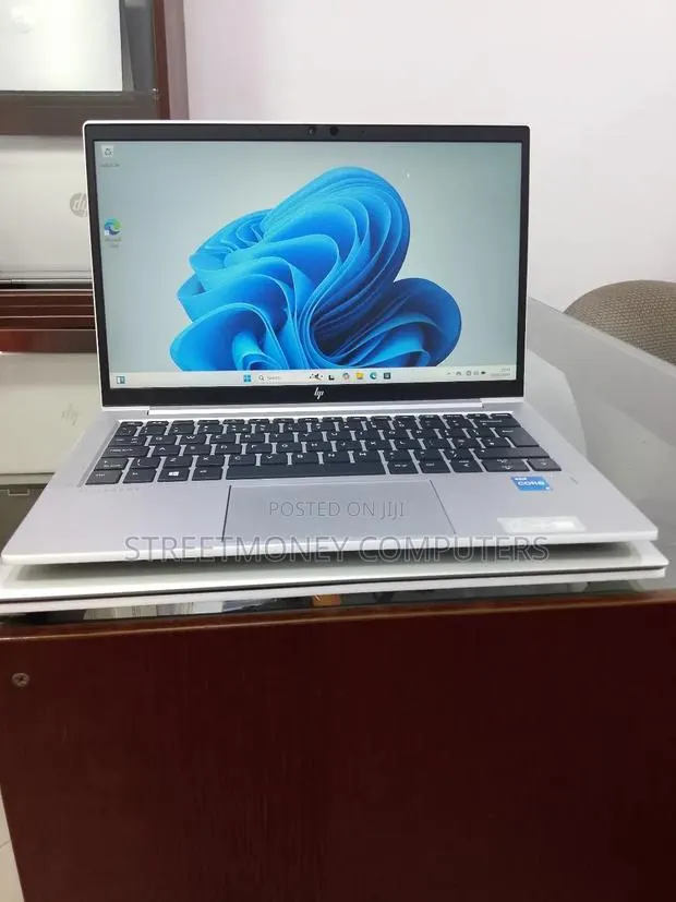 Laptop HP EliteBook 830 G8 16GB Intel Core I5 SSD 256GB · Photo 1