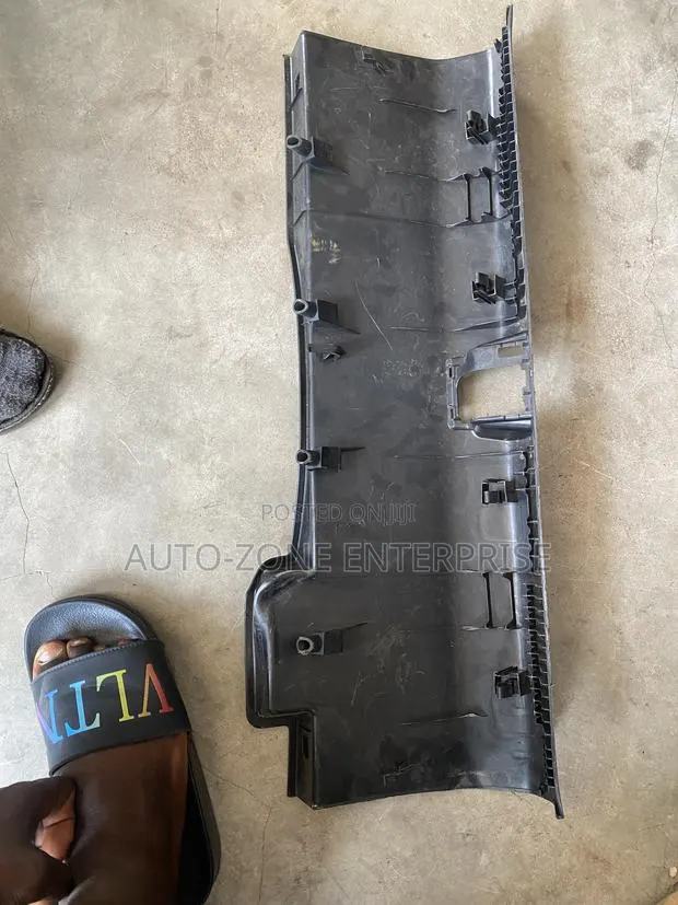 Honda Civic 2016-2021Latch Lock Sill Panel Trim/Striker Plate · Photo 1