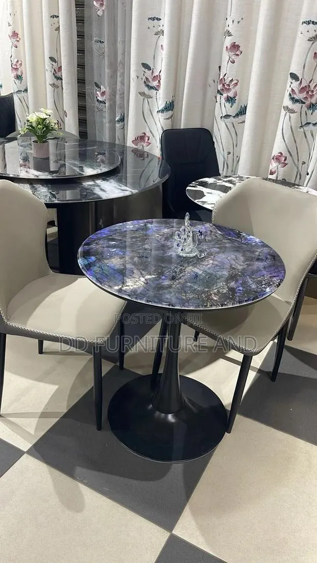 2 Seater Dining Table · Photo 1