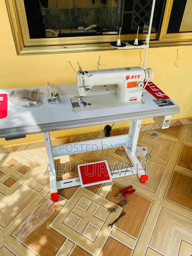 Fit Industrial Sewing Machine · Photo 1