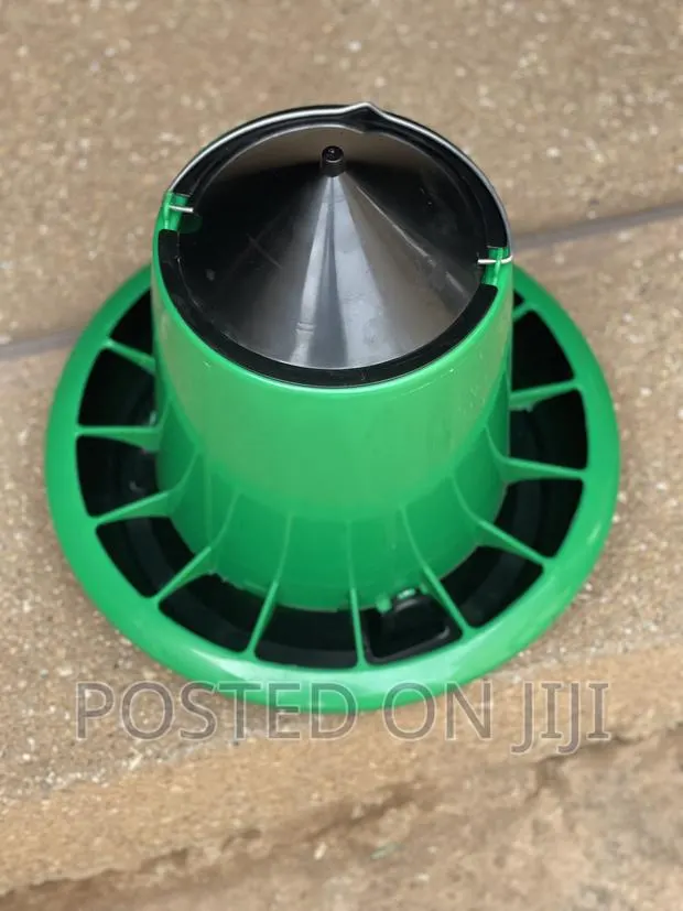 10kg Poultry Feeder · Photo 1