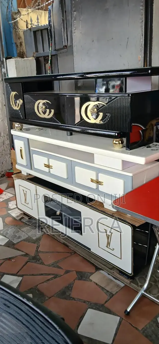Portable Tv Stand · Photo 1