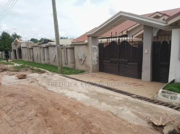 6bdrm House in Brother K Estate, Kumasi Metropolitan for sale · Photo 1