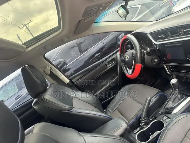 Toyota Corolla SE (1.8L 4cyl 2A) 2018 Red · Photo 1