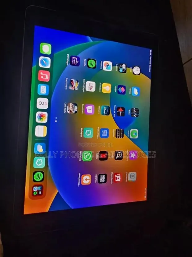 Apple iPad 9.7 64 GB Silver · Photo 1