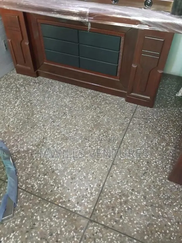 Executive Office Table (1.8meter) · Photo 1