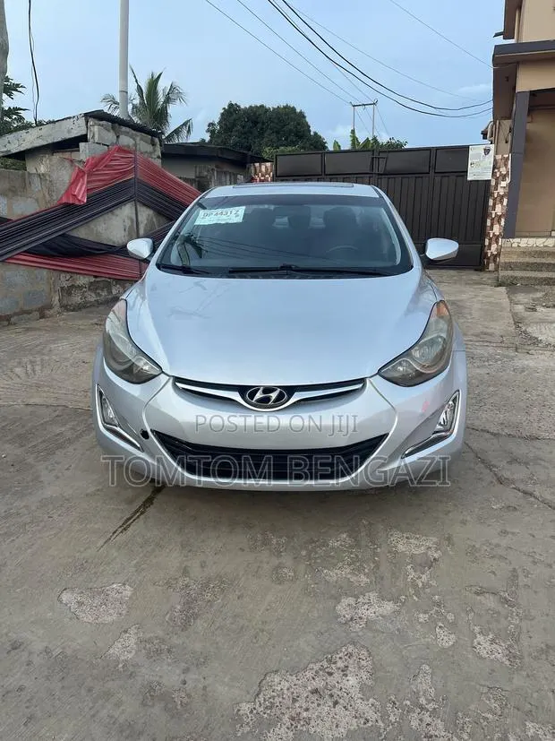 Hyundai Elantra Limited Sedan FWD (1.8L 4cyl 6A) 2013 Silver · Photo 1