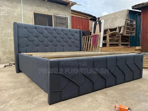 Dark Gray Queen Size 72x75 // Luxurious And Durable · Photo 1