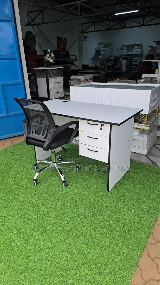 Office Chair and Table · Photo 1