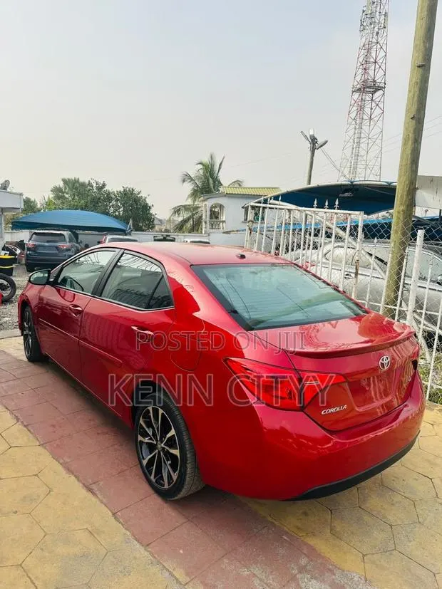 Toyota Corolla 2017 Red · Photo 5