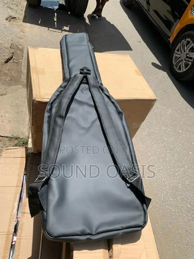 Guitar Bag for Active and Passive Bass Guitar · Photo 1