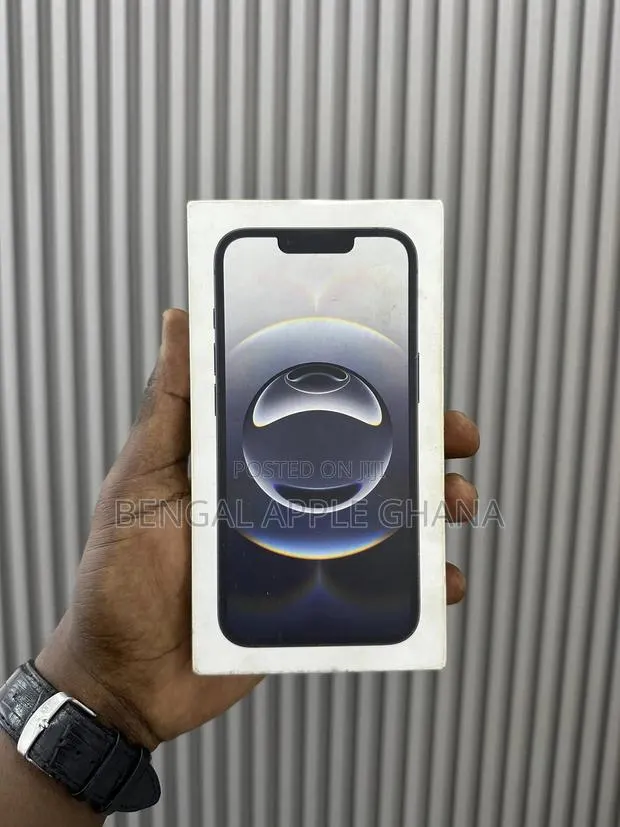 New Apple iPhone 16e 128 GB Black · Photo 1