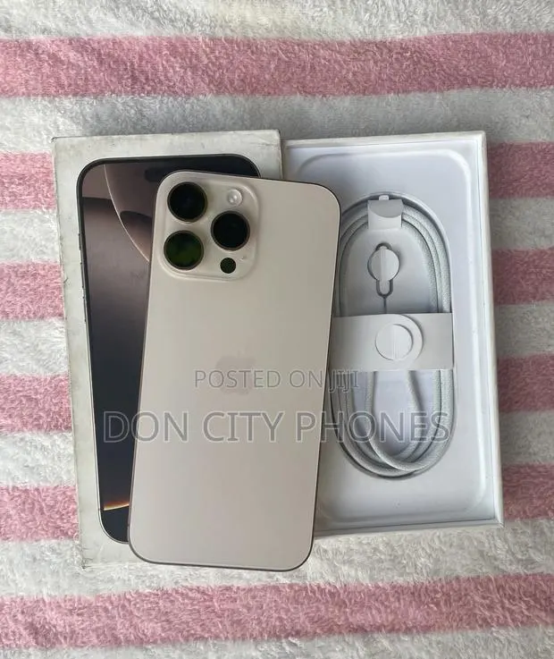 Apple iPhone 16 Pro Max 256 GB Gold · Photo 1