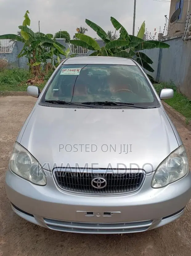 Toyota Corolla Base 4dr Sedan (1.8L 4cyl 5M) 2010 Silver · Photo 1
