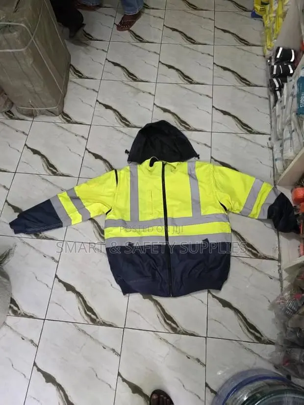 Cold Room Jacket 🧥 · Photo 1