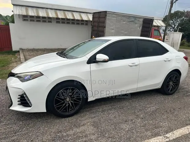 Toyota Corolla 2016 White · Photo 1
