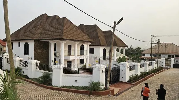 5bdrm Mansion in Santasi Kotwi, Kumasi Metropolitan for sale · Photo 1
