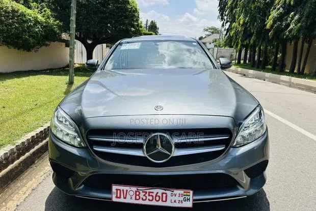 Mercedes-Benz C300 2021 · Photo 1