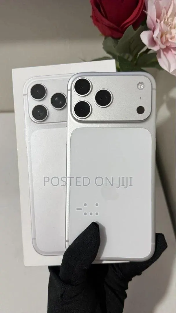 Apple iPhone 17 Pro Max 512 GB Silver · Photo 1