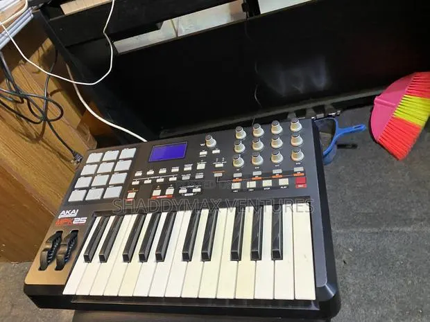 Akai MPK 25 Midi Keyboard · Photo 1