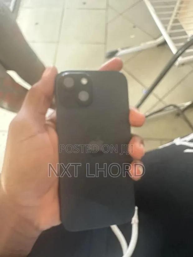 Apple iPhone 15 128 GB Black · Photo 1