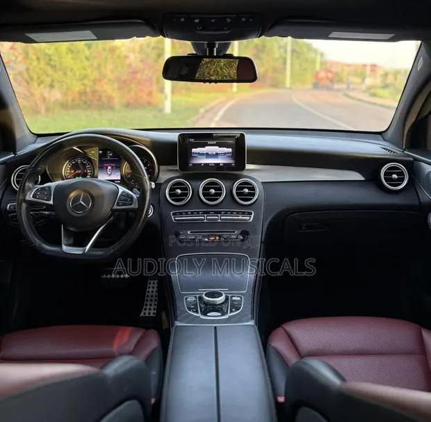 Mercedes-Benz GLC-Class 2019 Silver · Photo 1