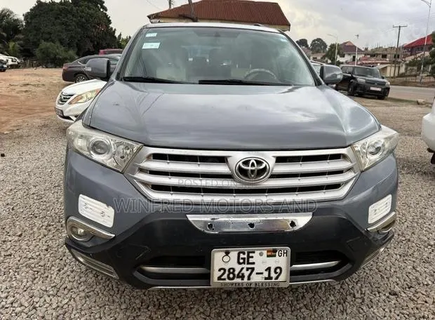 Toyota Highlander 3.5L 4WD 2013 Gray · Photo 1