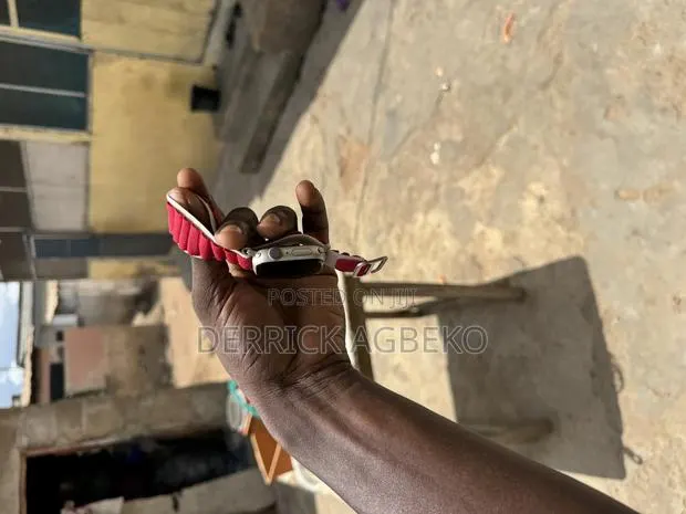 Apple Watch Series 8 · Photo 1
