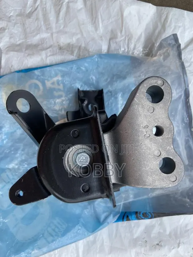 Corolla 2009-2010,2011,2012,2014,2015,2017,2019 Top Engine Seat/Mount · Photo 1