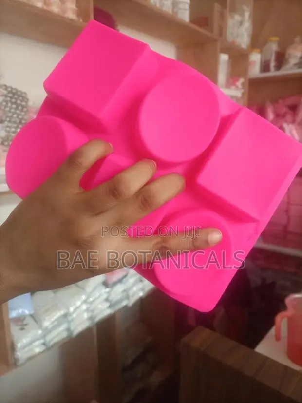 6 Cavity Sillicone Soap Mold · Photo 1