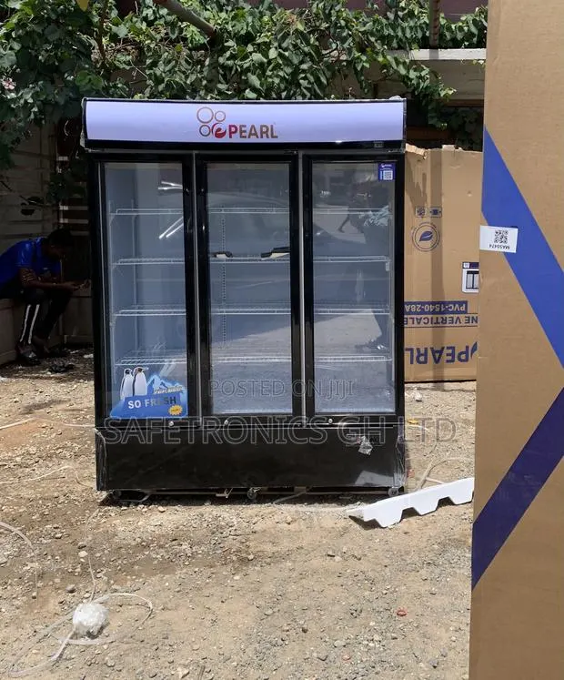Secure Sleek Pearl 950 Liters 3 Doors Display Cooler PVC-150 · Photo 1