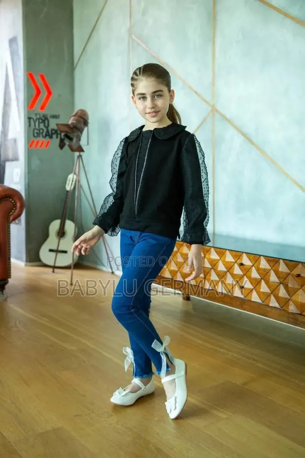 Black Sweater and Stylish Jeans for Girls · Photo 1
