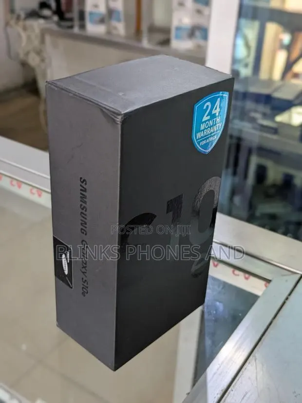 New Samsung Galaxy S10e 128 GB Black · Photo 1