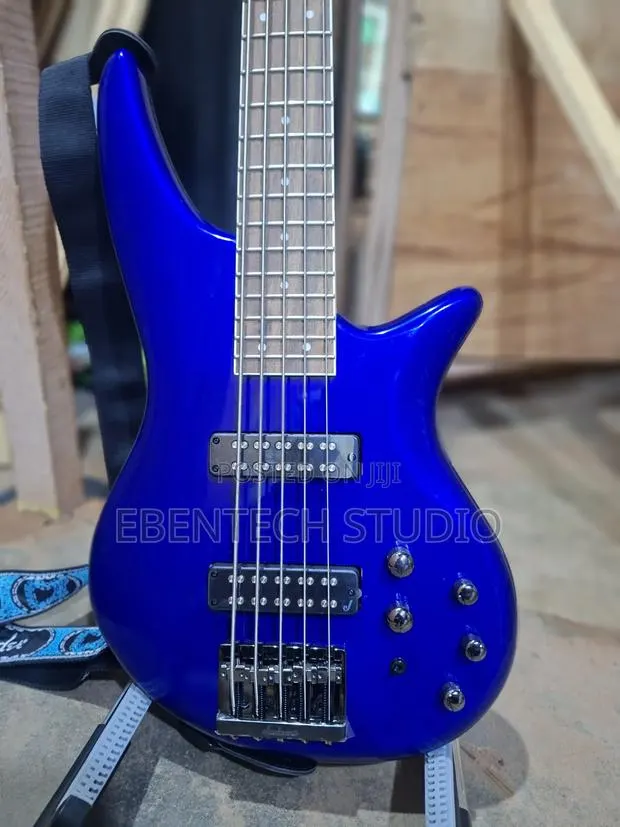 Jackson JS3V Bass Guitar 5 Strings for Rent · Photo 1