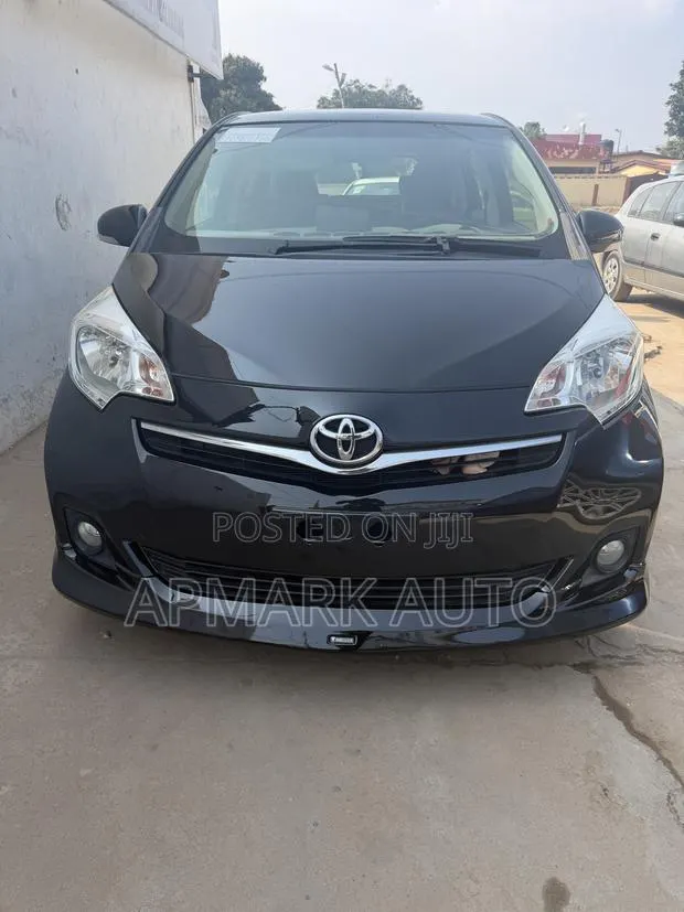 Toyota Ractis 1.5 AWD 2013 Black · Photo 2