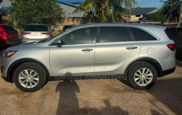 Kia Sorento 2017 Gray · Photo 1