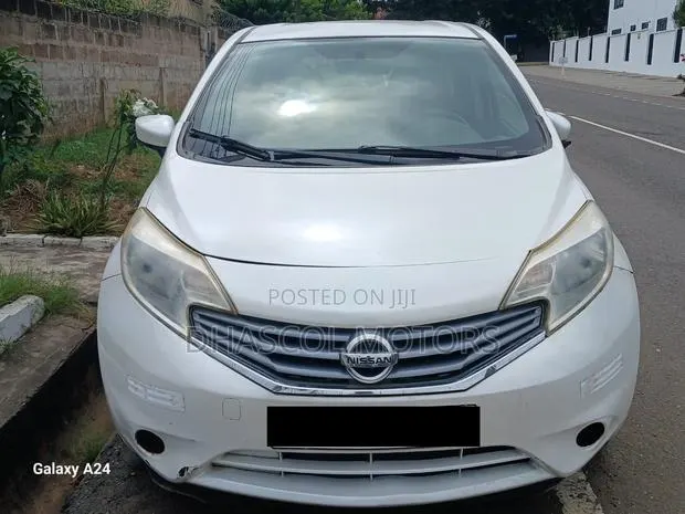 Nissan Versa 2015 White · Photo 1