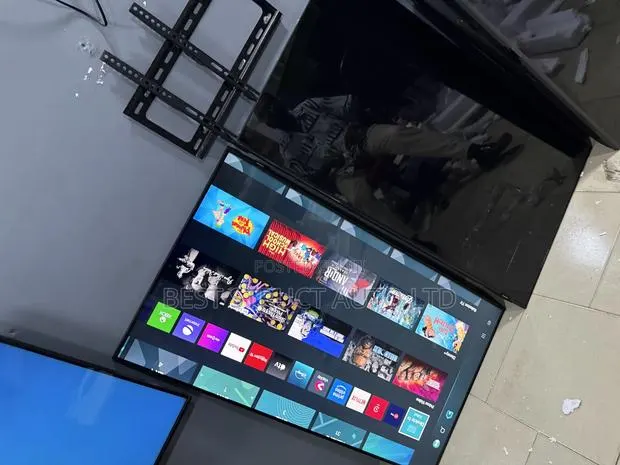 Samsung 50 Inches Crystal Airslim Tv · Photo 1