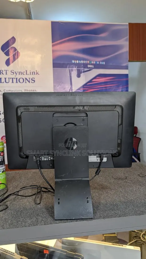 22" HP Monitor With in-Built Webcam · Photo 3