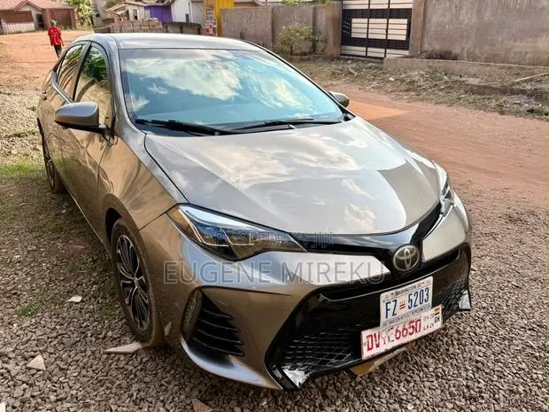 Toyota Corolla 2018 Gold · Photo 1
