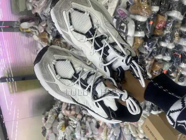 Quality Sneakers · Photo 1