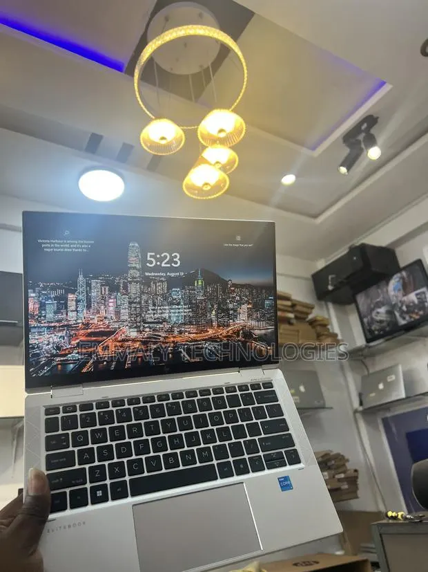 Laptop HP EliteBook x360 1030 G8 16GB Intel Core i5 SSD 512GB · Photo 1