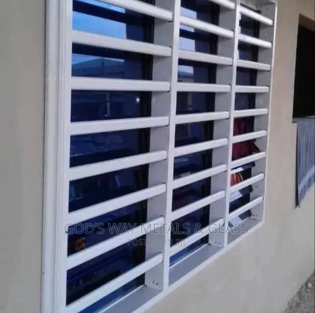 Louver Blade Windows With Aluminum · Photo 1