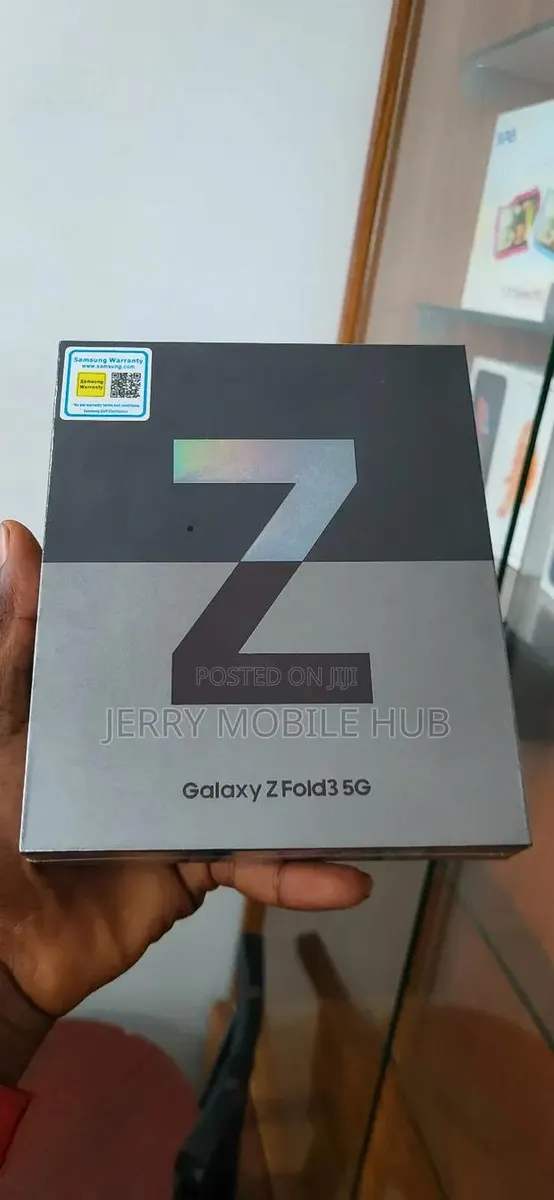 New Samsung Galaxy Z Fold 3 256 GB Black · Photo 1