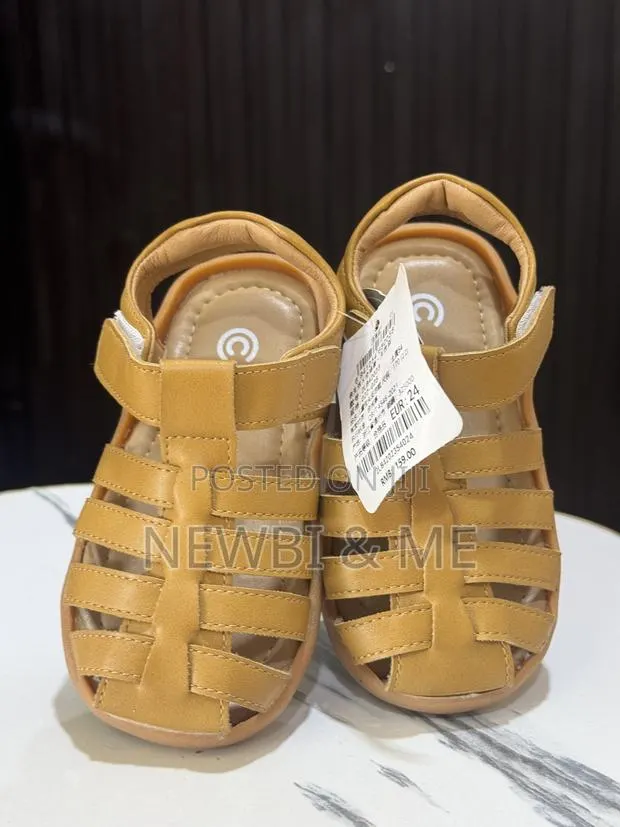 Kids Shoes · Photo 1