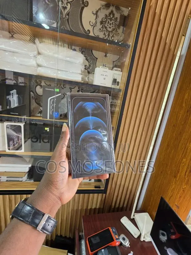 New Apple iPhone 12 Pro Max 128 GB Blue · Photo 1