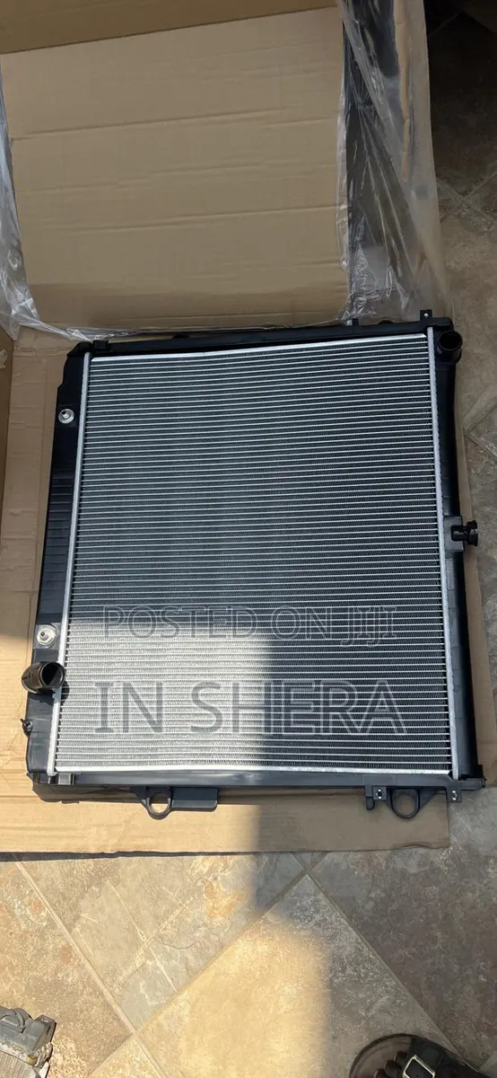 Toyota Hilux/Vigo 2008,2009 to 2014 Radiator/Water Tank · Photo 1