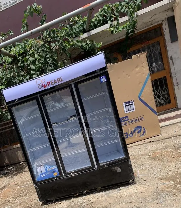 Secure New Pearl PVC-150 Commercial 3-Door Glass Display/Beverage · Photo 1